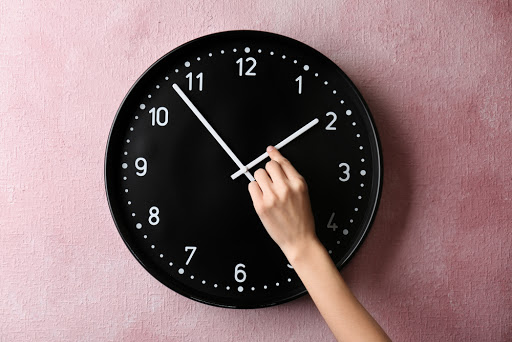 adjusting clock