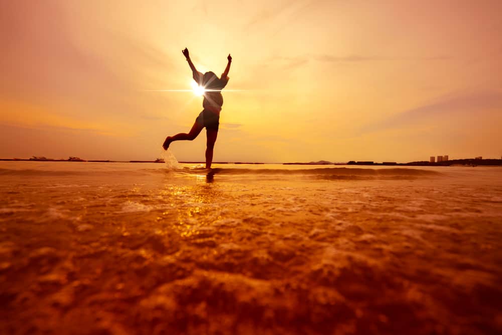 woman jumpng in the sun